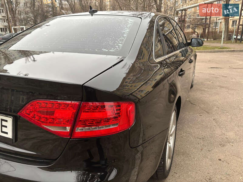 Седан Audi A4 2012 в Днепре