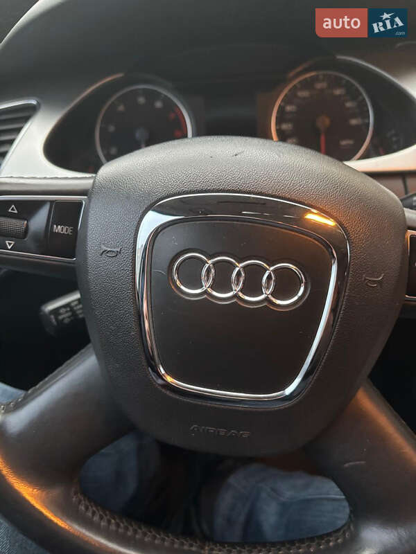 Седан Audi A4 2012 в Днепре