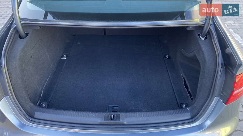 Седан Audi A4 2015 в Ивано-Франковске