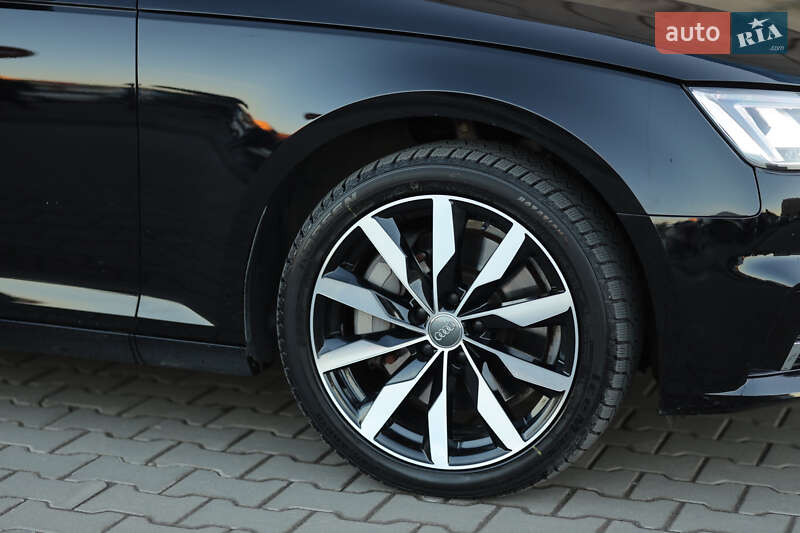 Седан Audi A4 2016 в Мукачево