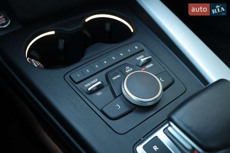 Седан Audi A4 2016 в Мукачево