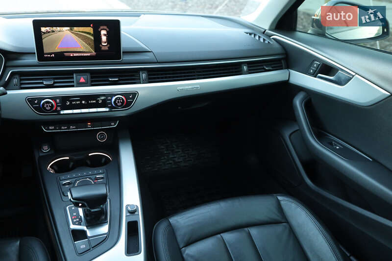 Седан Audi A4 2016 в Мукачево