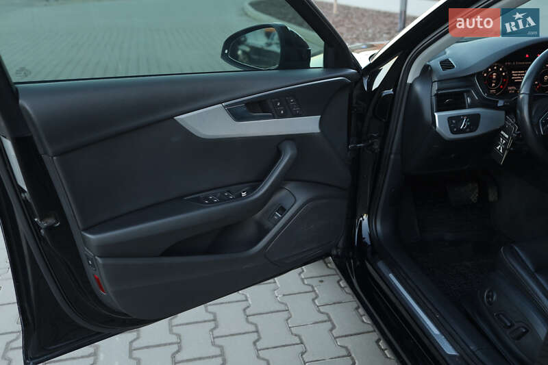 Седан Audi A4 2016 в Мукачево