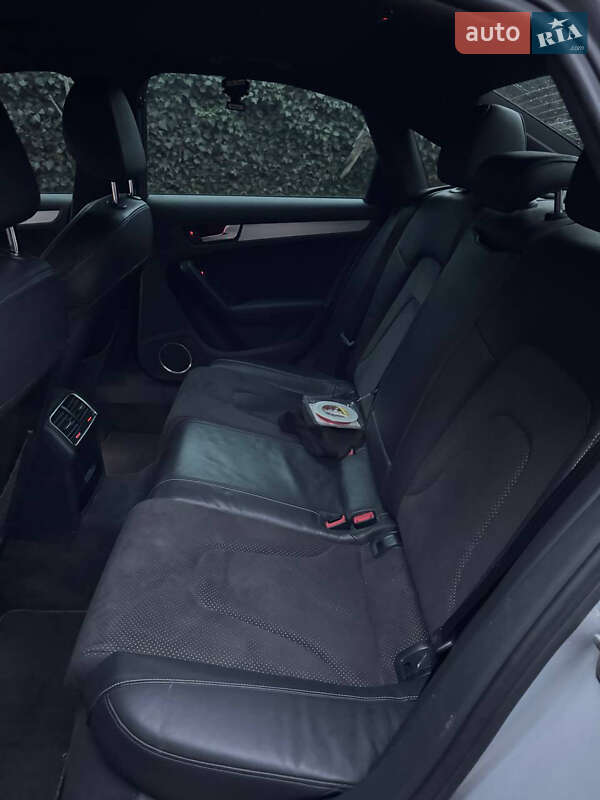Седан Audi A4 2012 в Луцке