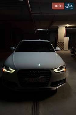 Седан Audi A4 2014 в Львові