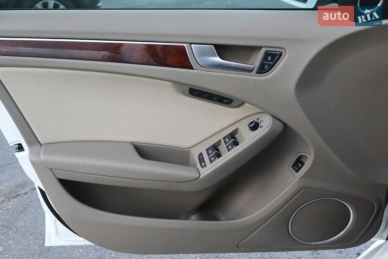 Седан Audi A4 2012 в Львові