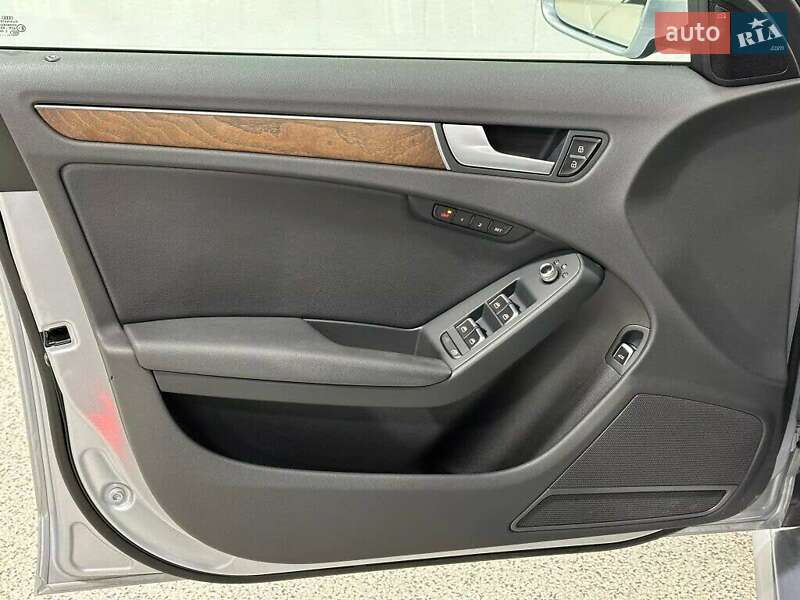 Седан Audi A4 2015 в Львове