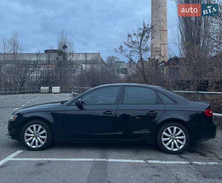 Седан Audi A4 2013 в Киеве