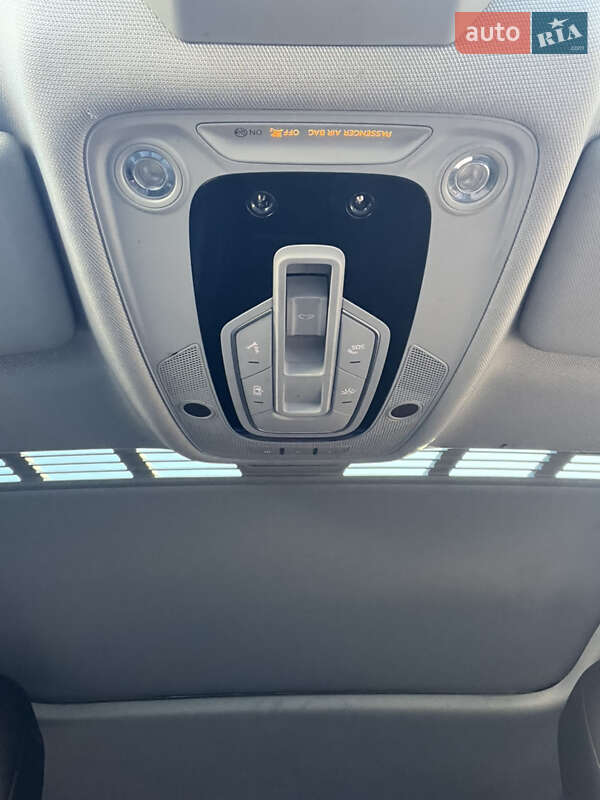 Седан Audi A4 2015 в Львові