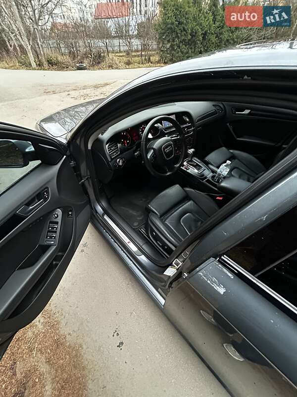 Седан Audi A4 2011 в Ивано-Франковске