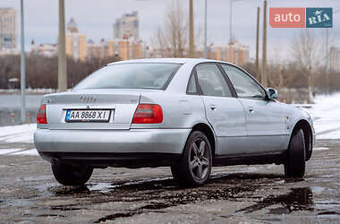 Седан Audi A4 1998 в 