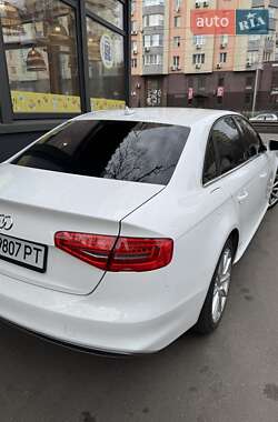 Седан Audi A4 2015 в 