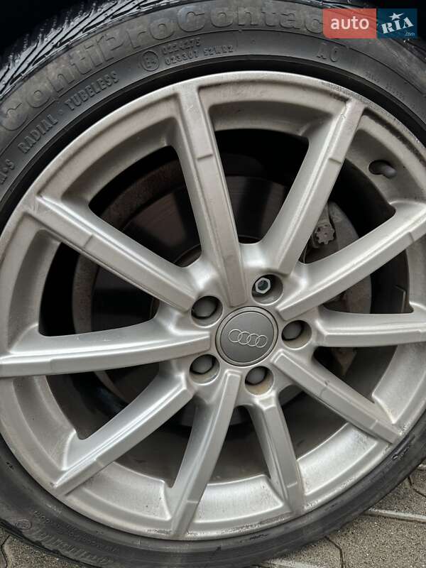 Седан Audi A4 2015 в Гатне