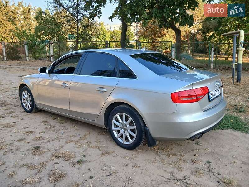 Седан Audi A4 2012 в Сумах