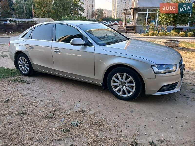 Седан Audi A4 2012 в Сумах