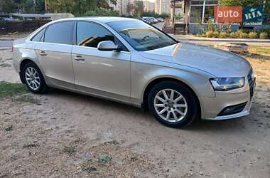 Седан Audi A4 2012 в 