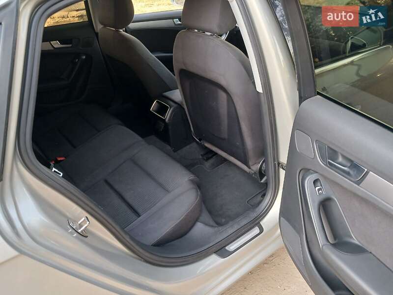 Седан Audi A4 2012 в Сумах