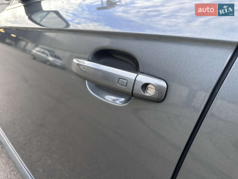 Седан Audi A4 2014 в Киеве