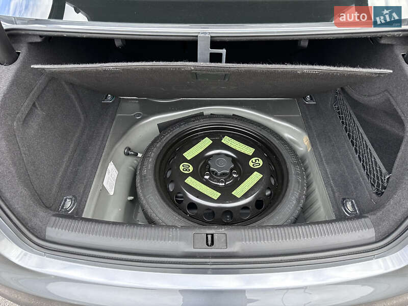 Седан Audi A4 2014 в Киеве