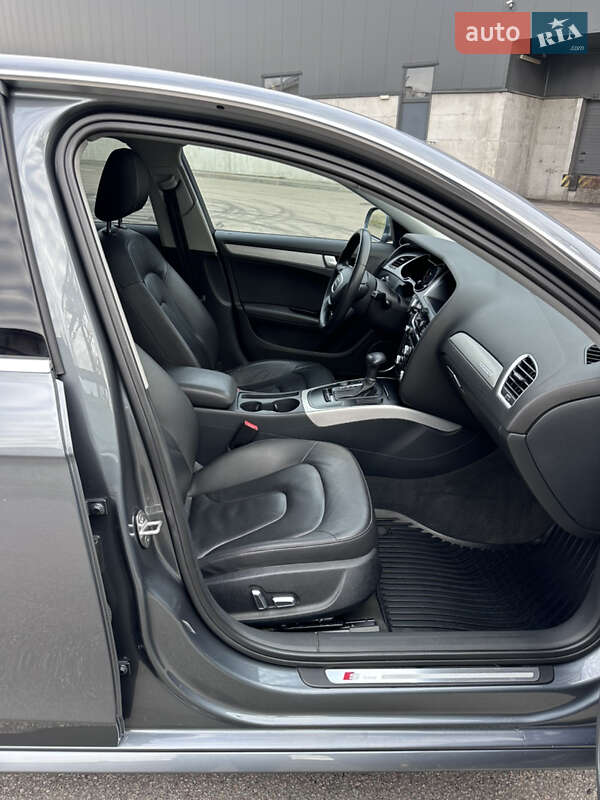 Седан Audi A4 2014 в Киеве