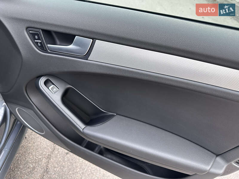 Седан Audi A4 2014 в Киеве