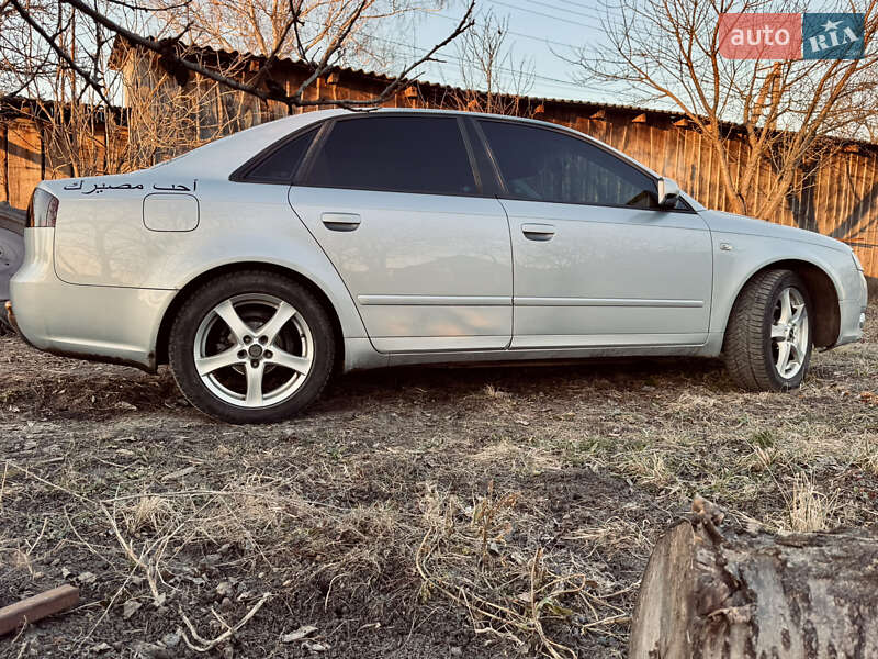Седан Audi A4 2004 в Млинове