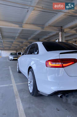 Седан Audi A4 2015 в 