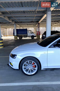 Седан Audi A4 2015 в 