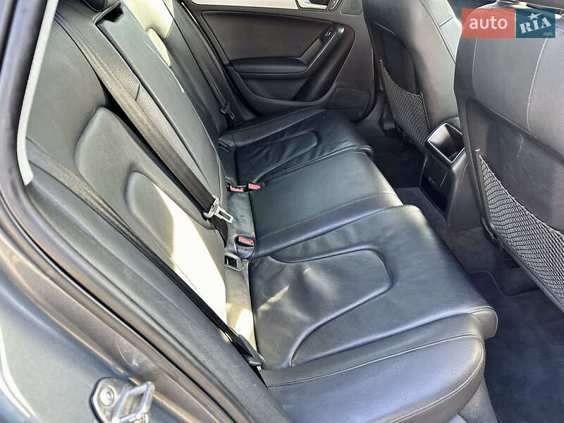 Седан Audi A4 2013 в Львове