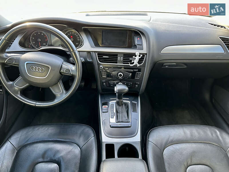 Седан Audi A4 2013 в Львове