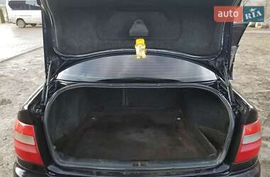 Седан Audi A4 1998 в 