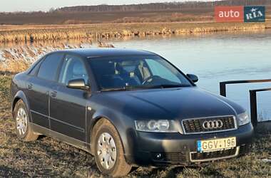 Седан Audi A4 2004 в Гоще