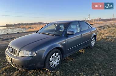 Седан Audi A4 2004 в Гоще