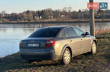 Седан Audi A4 2004 в Гоще