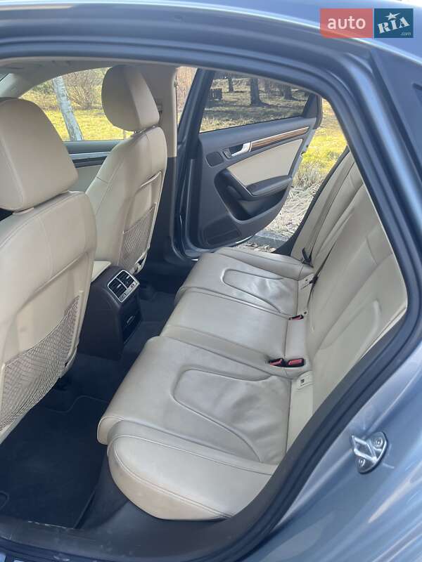 Седан Audi A4 2015 в Дрогобичі