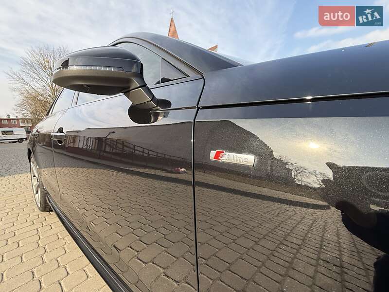 Седан Audi A4 2022 в Львове