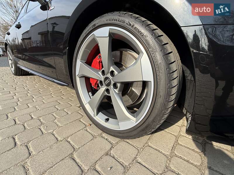 Седан Audi A4 2022 в Львове