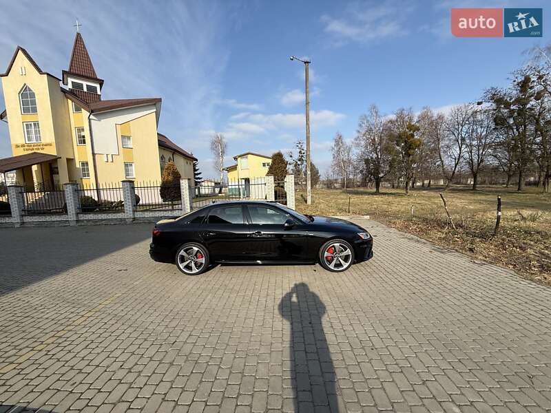 Седан Audi A4 2022 в Львове