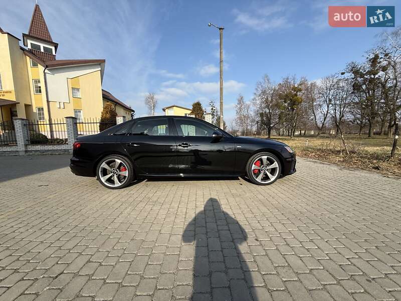Седан Audi A4 2022 в Львове