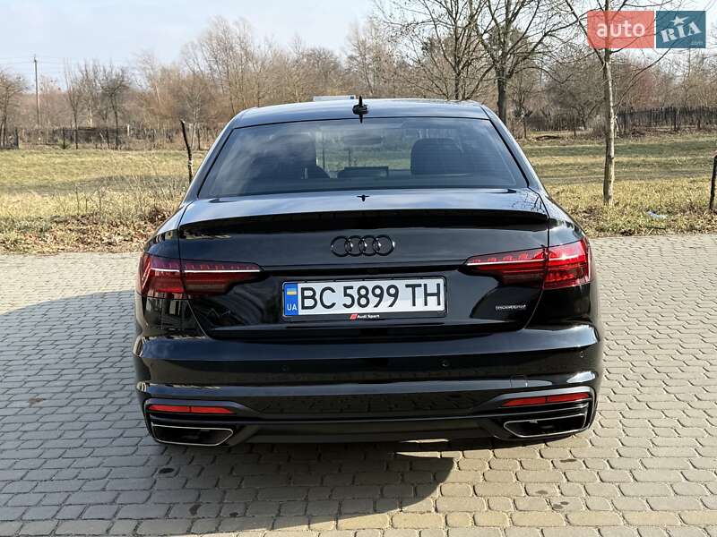 Седан Audi A4 2022 в Львове