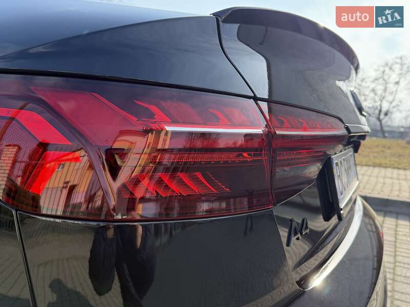 Седан Audi A4 2022 в Львове