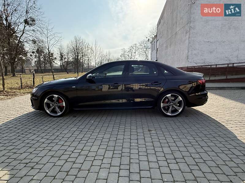 Седан Audi A4 2022 в Львове