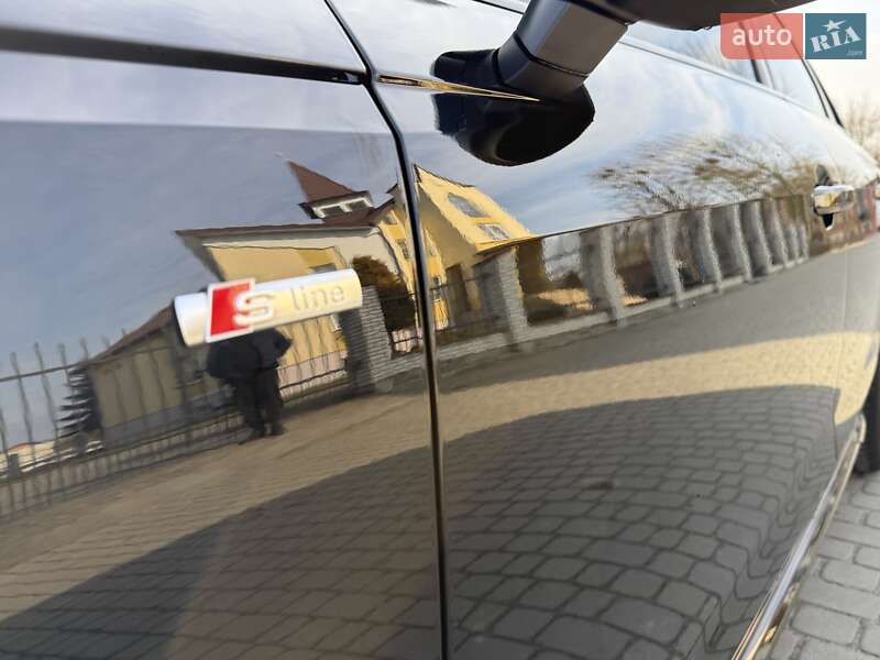 Седан Audi A4 2022 в Львове
