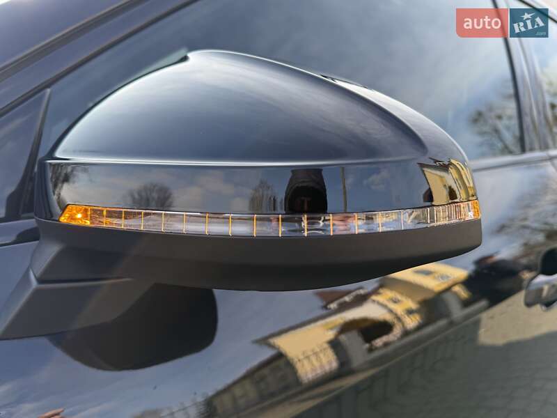 Седан Audi A4 2022 в Львове