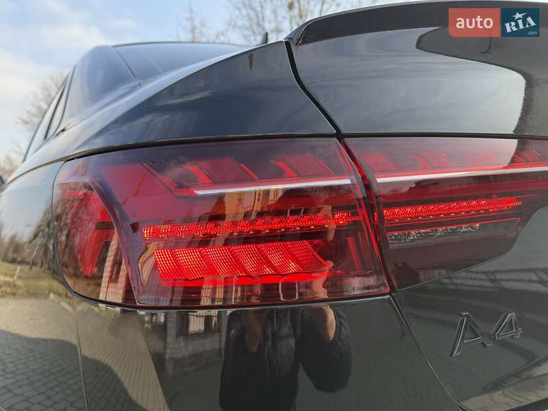 Седан Audi A4 2022 в Львове
