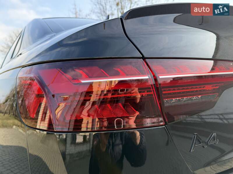 Седан Audi A4 2022 в Львове