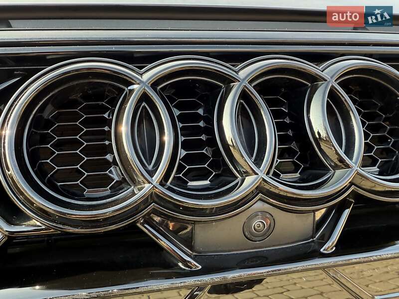 Седан Audi A4 2022 в Львове