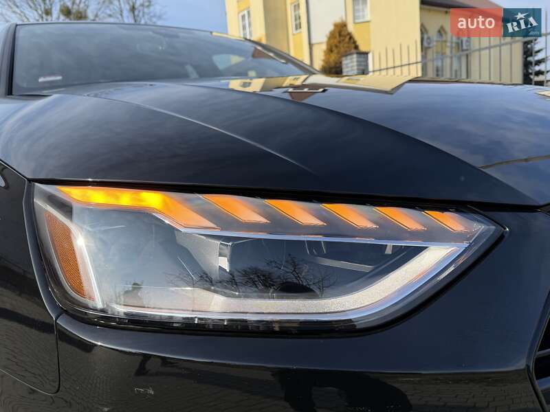 Седан Audi A4 2022 в Львове