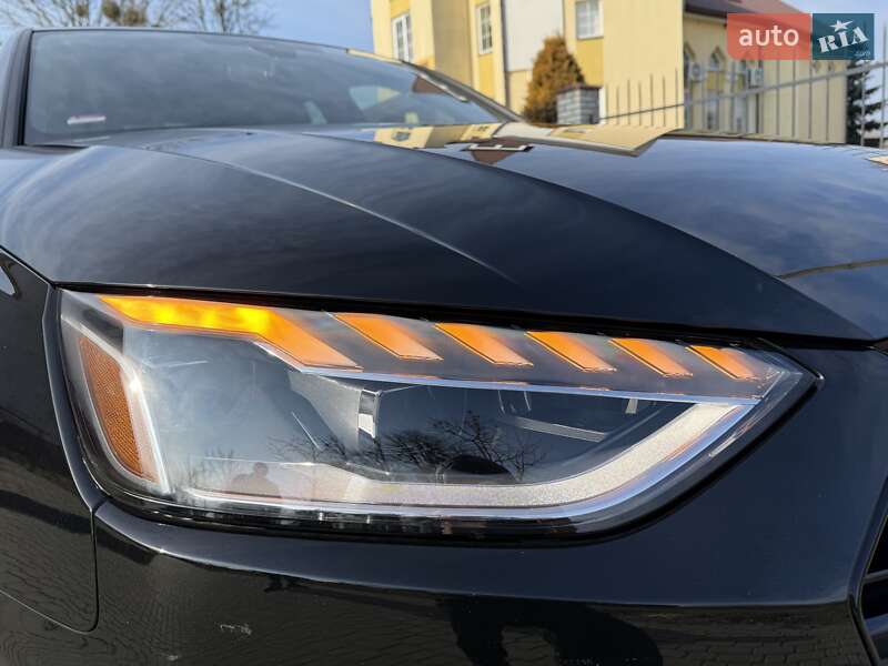 Седан Audi A4 2022 в Львове
