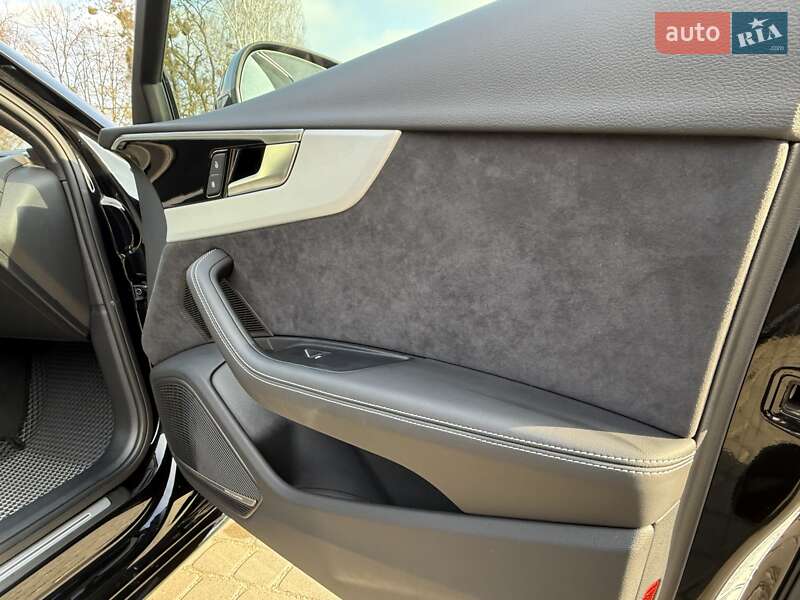 Седан Audi A4 2022 в Львове